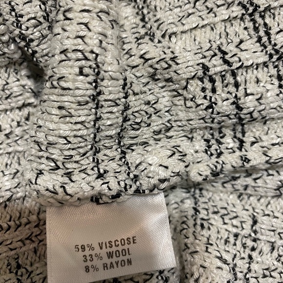 St.John Sport wool blend zip up sweater - Picture 3 of 7